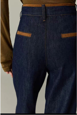 Übergroße, breite Beine mit hoher Taille, passend für eine entspannte Silhouette