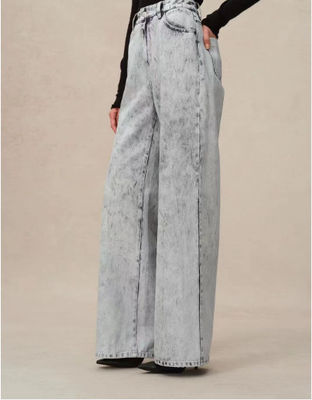Lose, breite Beine mit mittlerer Taille