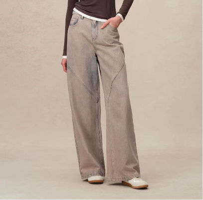 Hosen aus denim, mit hoher Taille, mit geraden Beinen