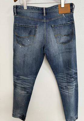 Schwere Wäsche und Vintage-Faded Finish Denim Boden für eine nostalgische Atmosphäre