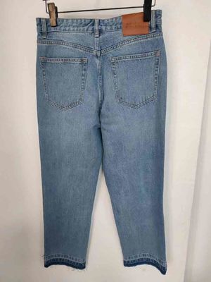 Sterne wie Knoten auf den Beinen Denim Boden für einen einzigartigen, herausragenden Look