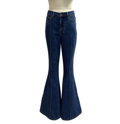 Hohe Jeans mit hoher Taille für eine schmeichelhafte und beinverlängernde Silhouette