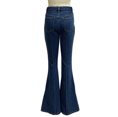 Hohe Jeans mit hoher Taille für eine schmeichelhafte und beinverlängernde Silhouette