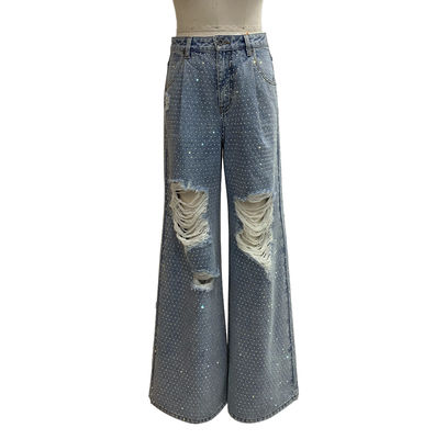 Glanzende Schmuckstücke aus Strass und Denim für einen glamourösen und auffälligen Look