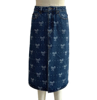 All Over Bow Druck Lange Denim Rock für ein spielerisches und weibliches Design