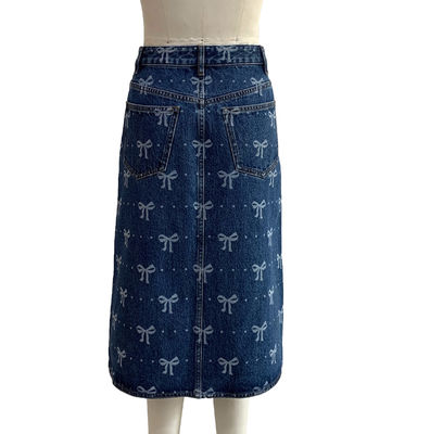 All Over Bow Druck Lange Denim Rock für ein spielerisches und weibliches Design