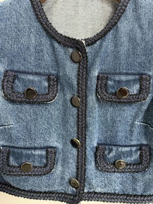 Gewaschenes Denim Blazer Outfit Jeans Blazer mit einem texturierten High-End-Look