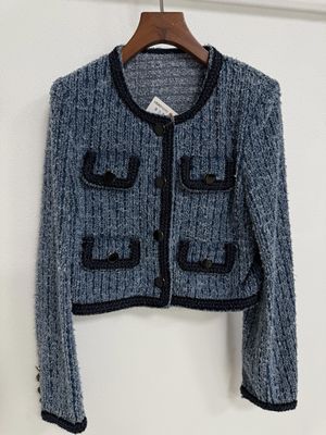 Klassischer Loose H-Shaped Cut Denim Blazer für eine schmeichelhafte Silhouette