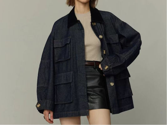 Übergroßes Freund-Stil für einen entspannten, komfortablen Look