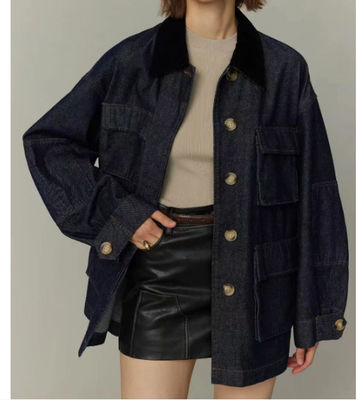 Übergroßes Freund-Stil für einen entspannten, komfortablen Look