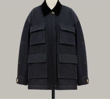Übergroßes Freund-Stil für einen entspannten, komfortablen Look