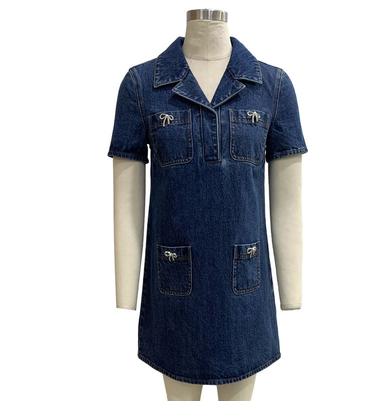 Maßgeschneiderte Lapelkragen und kurze Ärmel Denim-Kleid für einen polierten, aber lässigen Stil
